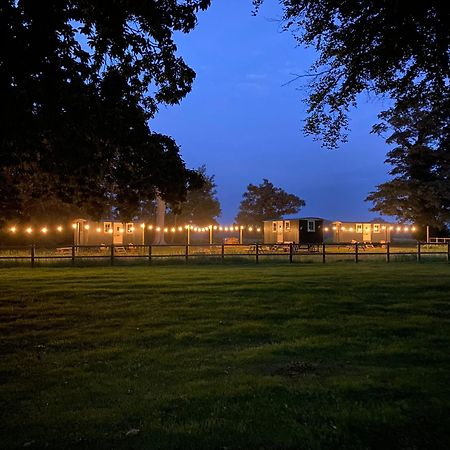 The Shepherds Huts & The Well Lodge At Ormesby Manor Ormesby Saint Michael Экстерьер фото