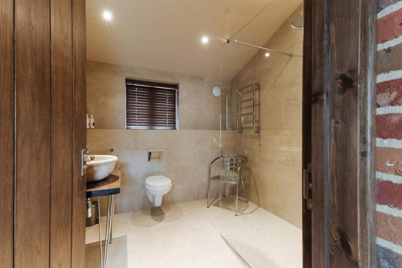 The Shepherds Huts & The Well Lodge At Ormesby Manor Ormesby Saint Michael Экстерьер фото