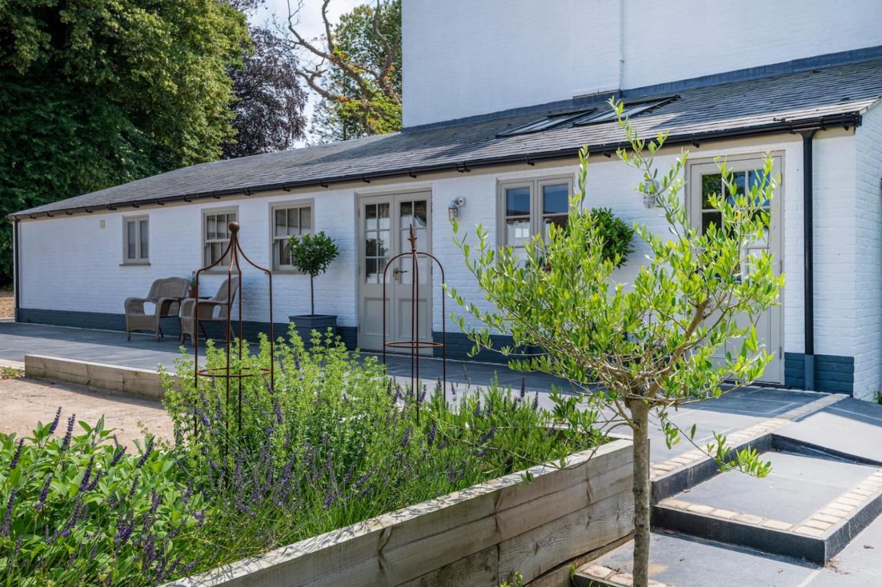 The Shepherds Huts & The Well Lodge At Ormesby Manor Ormesby Saint Michael Экстерьер фото