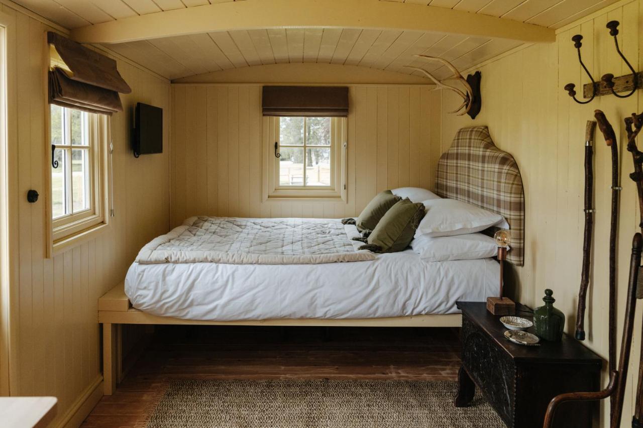 The Shepherds Huts & The Well Lodge At Ormesby Manor Ormesby Saint Michael Экстерьер фото