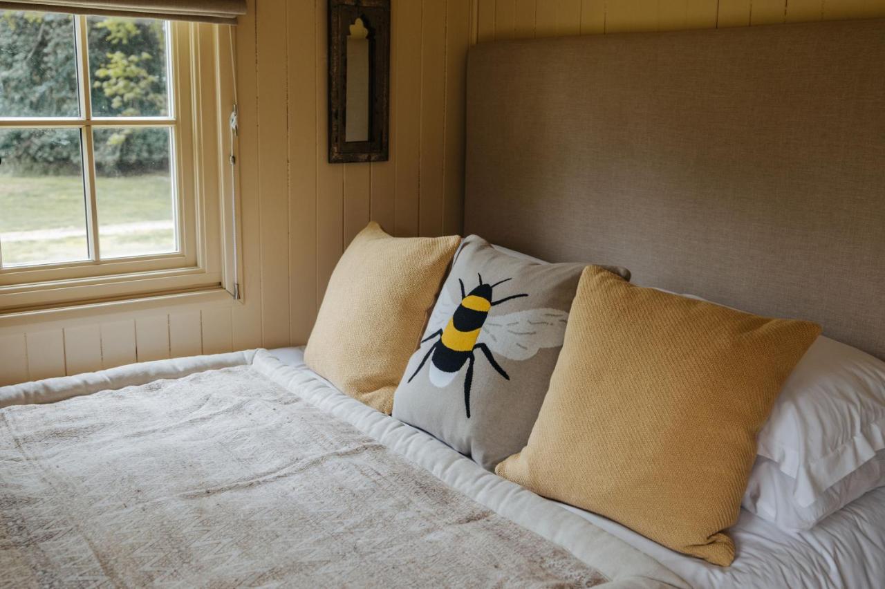 The Shepherds Huts & The Well Lodge At Ormesby Manor Ormesby Saint Michael Экстерьер фото
