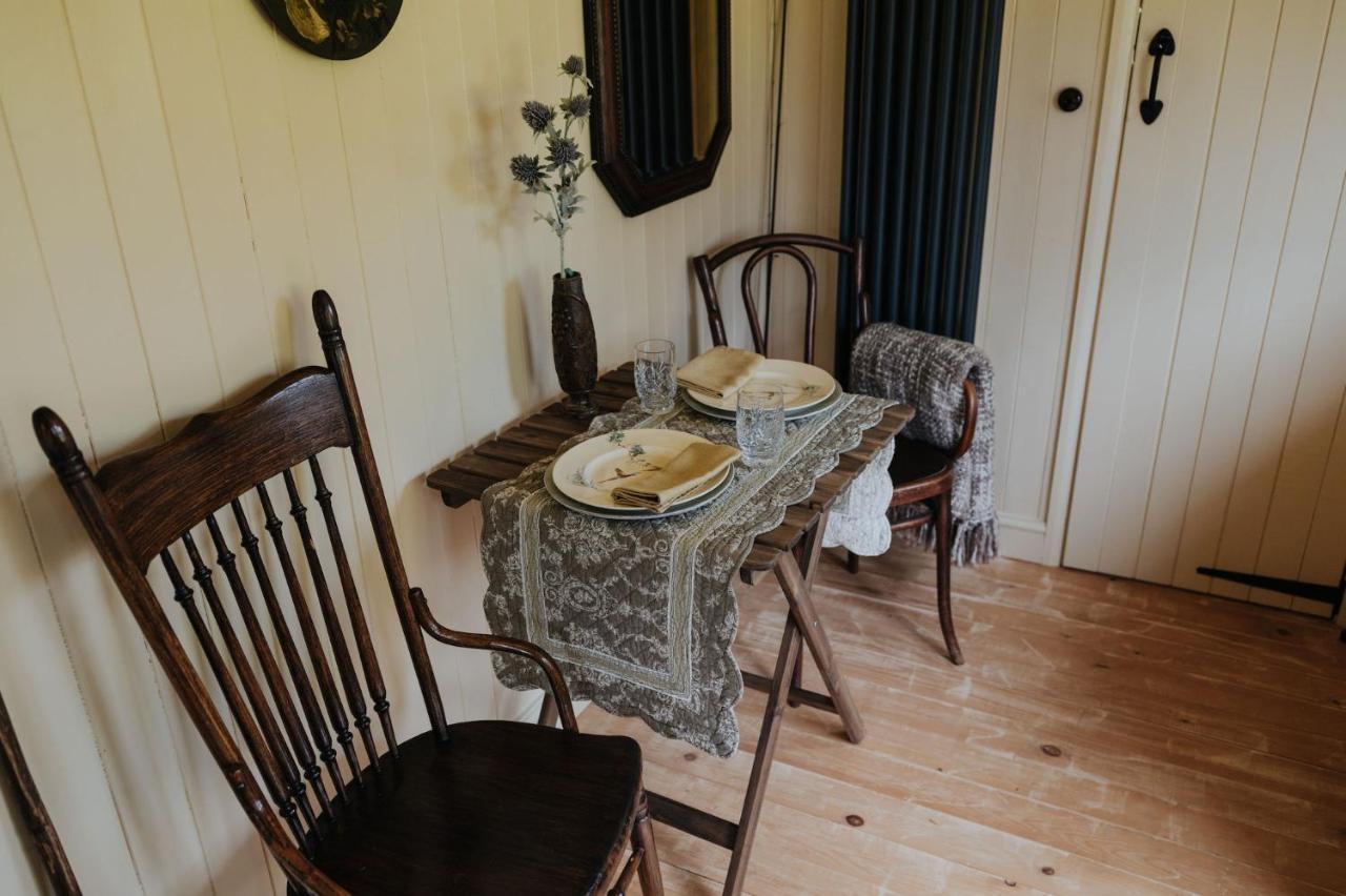 The Shepherds Huts & The Well Lodge At Ormesby Manor Ormesby Saint Michael Экстерьер фото