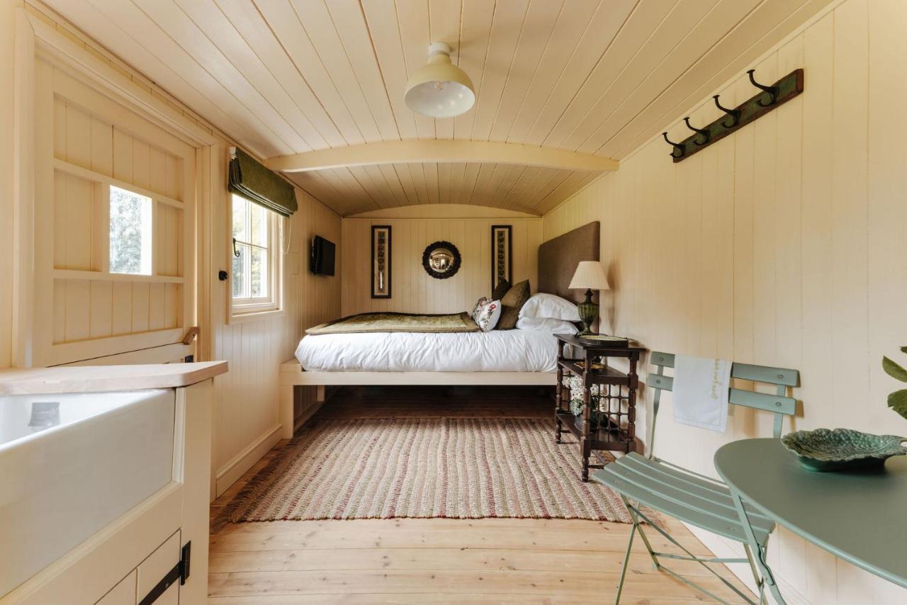 The Shepherds Huts & The Well Lodge At Ormesby Manor Ormesby Saint Michael Экстерьер фото