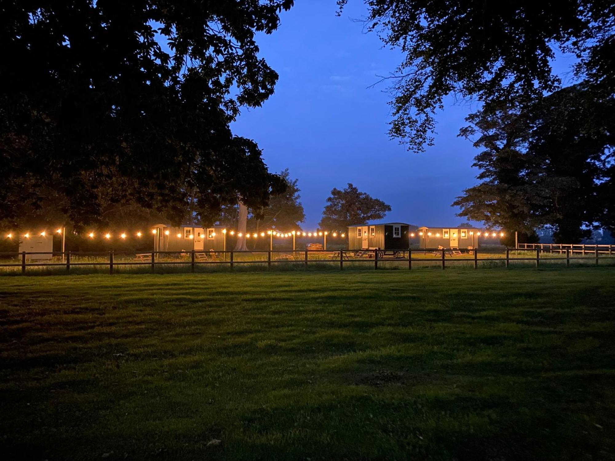 The Shepherds Huts & The Well Lodge At Ormesby Manor Ormesby Saint Michael Экстерьер фото