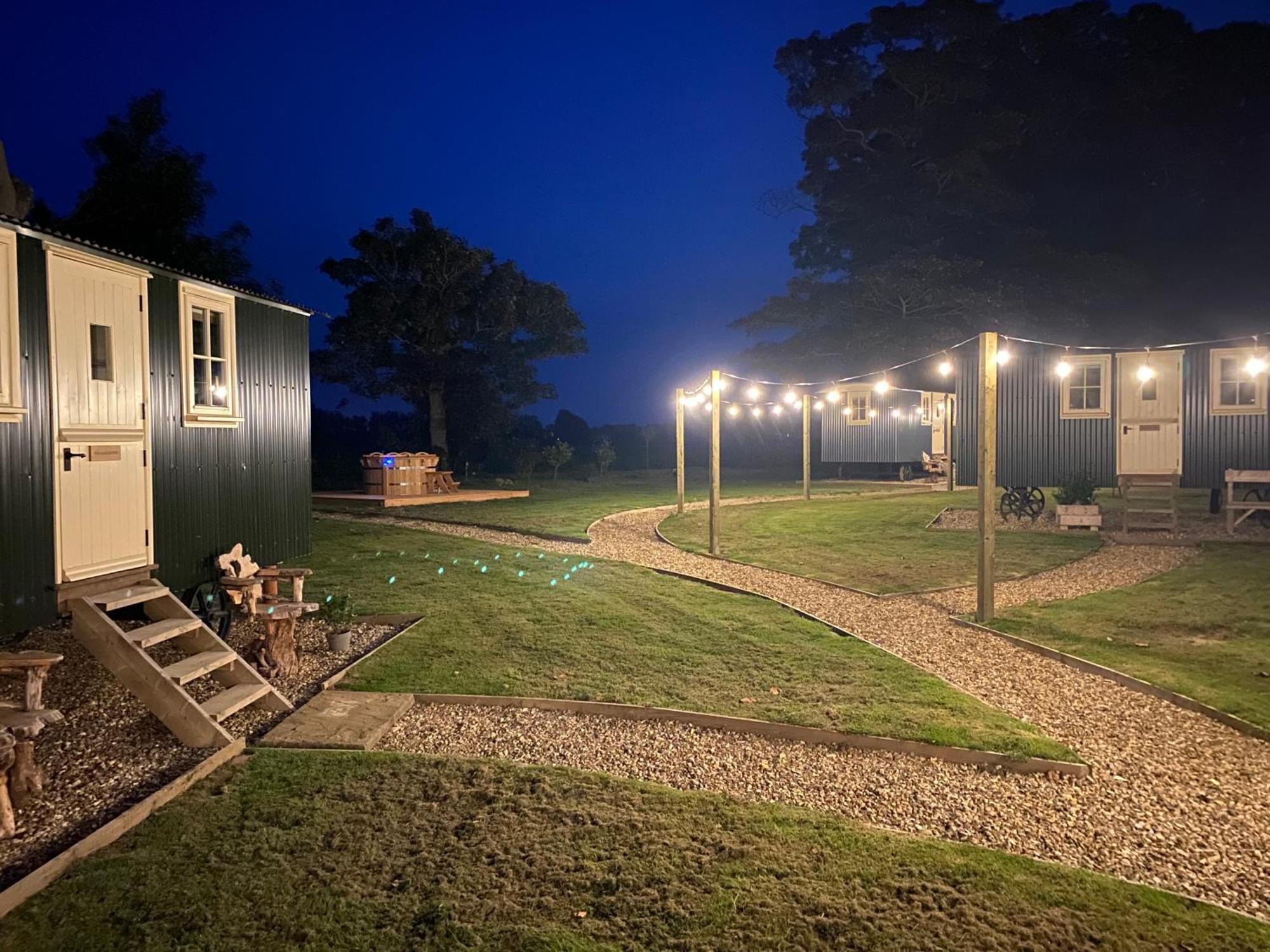 The Shepherds Huts & The Well Lodge At Ormesby Manor Ormesby Saint Michael Экстерьер фото
